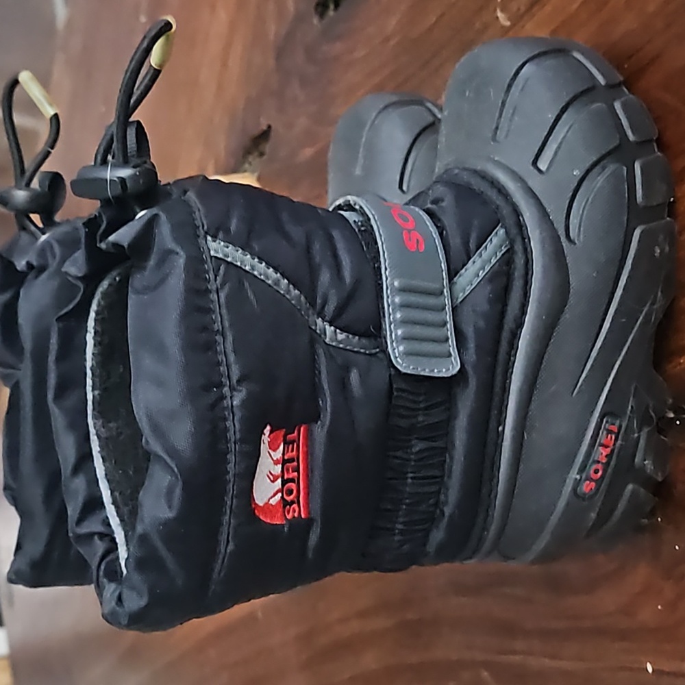 Sorel Kids Black and Gray Winter Boots with Red Logo
